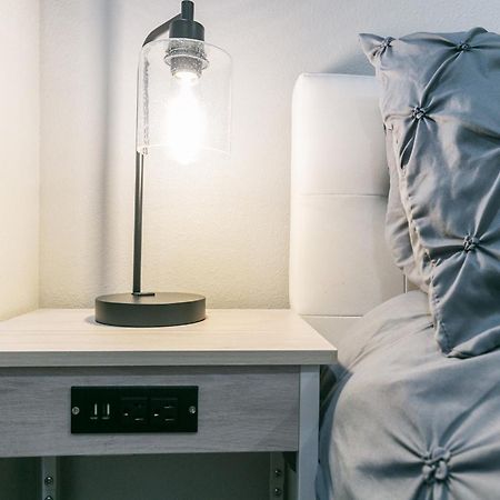 Montrose Guesthouse Suites By Dunyha Houston Eksteriør bilde