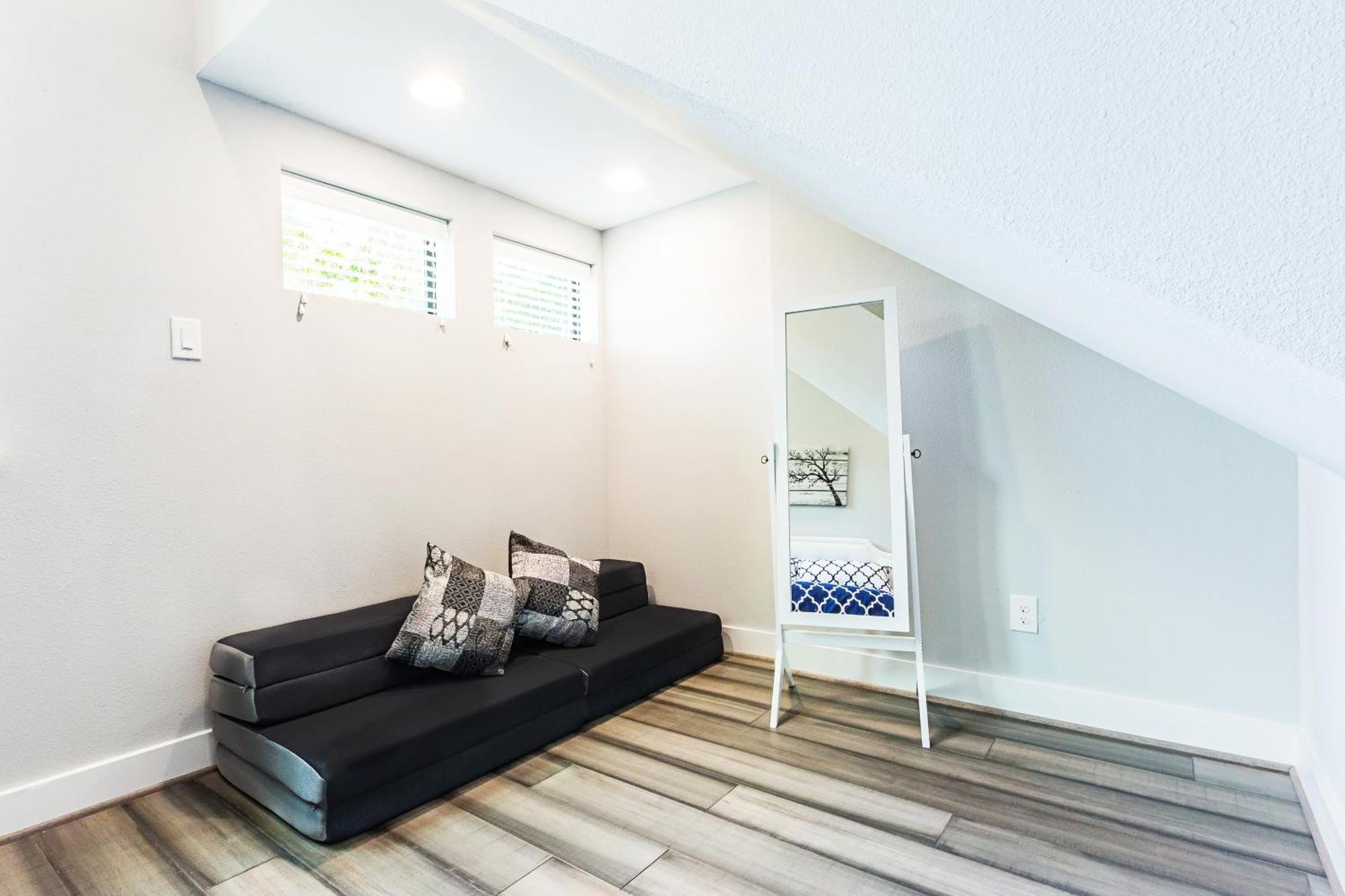 Montrose Guesthouse Suites By Dunyha Houston Eksteriør bilde