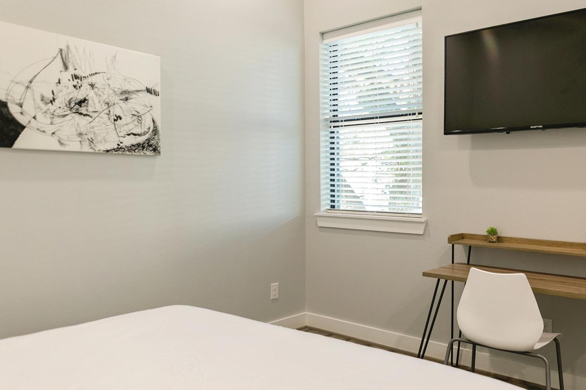 Montrose Guesthouse Suites By Dunyha Houston Eksteriør bilde