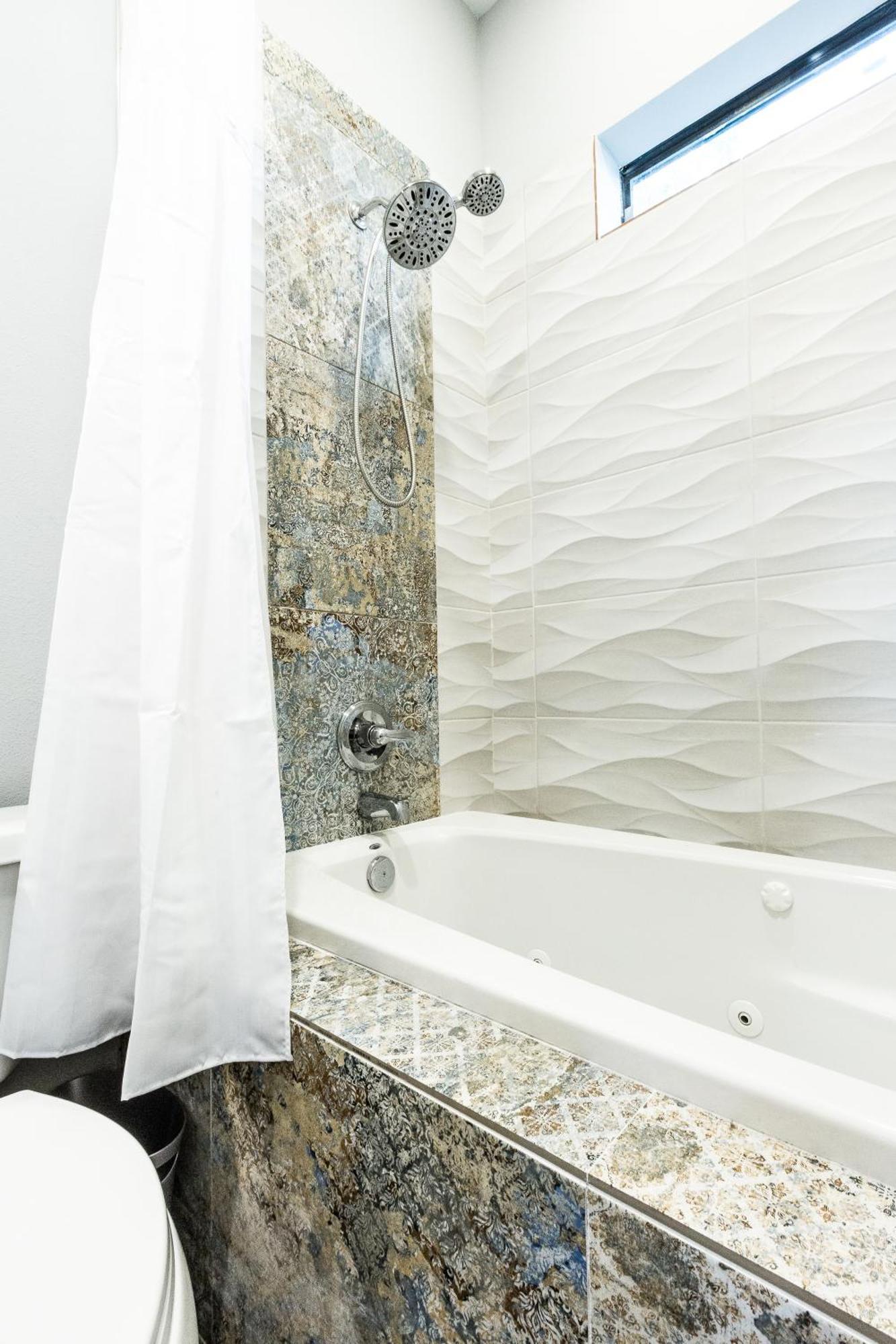 Montrose Guesthouse Suites By Dunyha Houston Eksteriør bilde